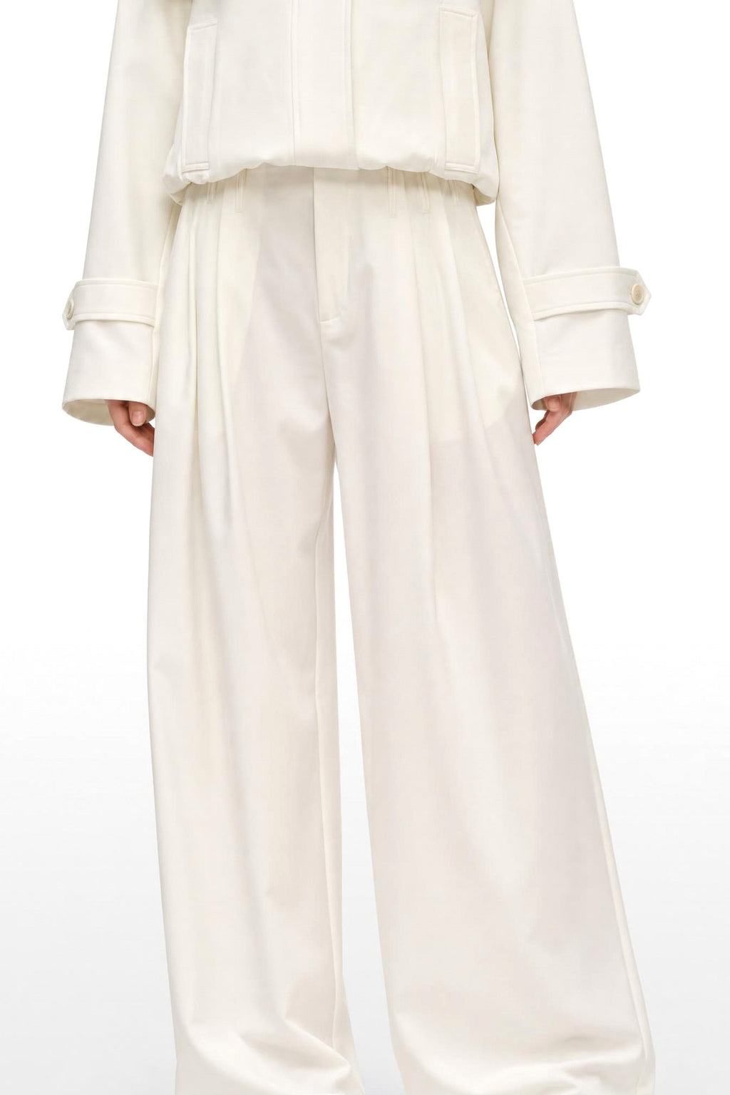 High-waisted trousers with welt loops on the waistband
